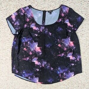 Torrid Galaxy Blouse Button Back Scoop Neck Size 1 XL All Over Print Space